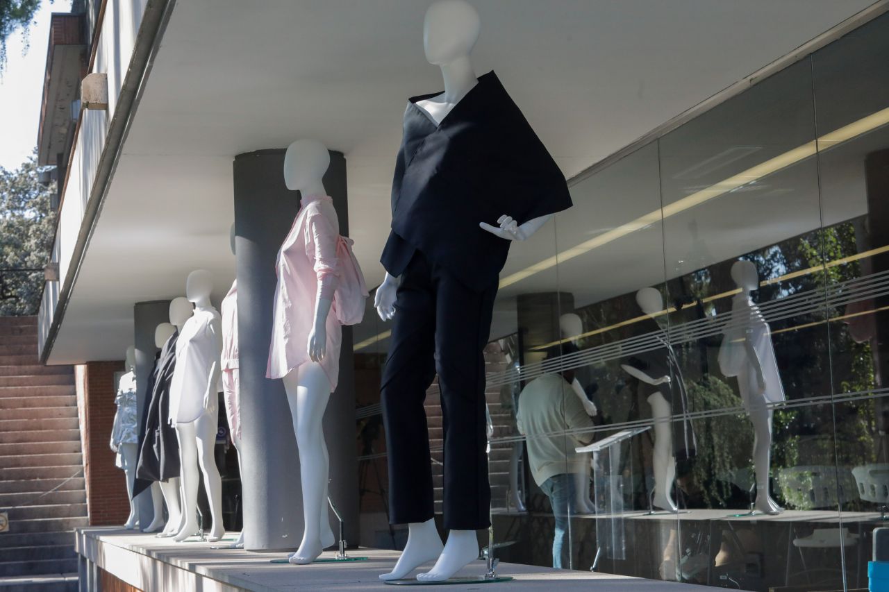 Los estudiantes del Instituto Europeo de Diseño (IED), la Institución Artística de Enseñanza (IADE) y el Centro Superior de Diseño de Moda de Madrid (CSDMM) han mostrado también sus propias creaciones.