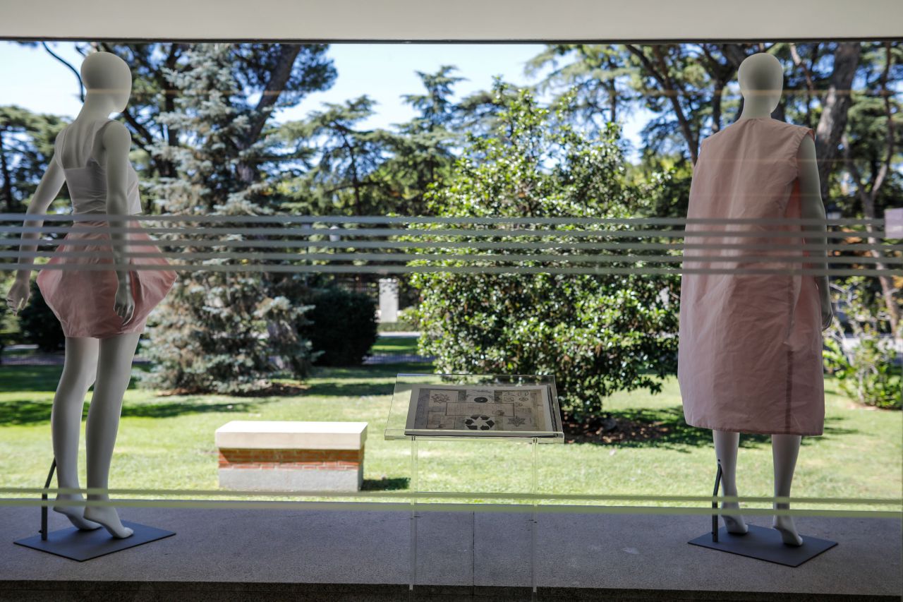 Los estudiantes del Instituto Europeo de Diseño (IED), la Institución Artística de Enseñanza (IADE) y el Centro Superior de Diseño de Moda de Madrid (CSDMM) han mostrado también sus propias creaciones.