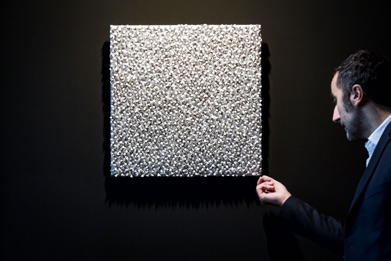 Sergio Camargo, relieve de madera, realizado en 1971.