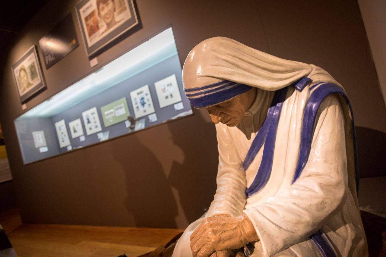 Figura de la Premio Nobel de la Paz Teresa de Calcuta.