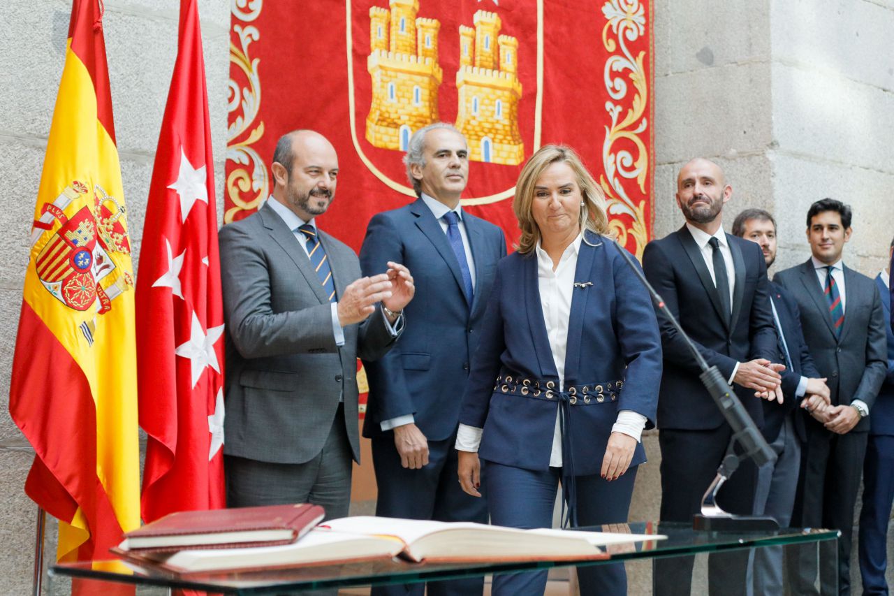 Jura del cargo de la  nueva consejera de Transportes, Vivienda e Infraestructuras, Rosalía Gonzalo.