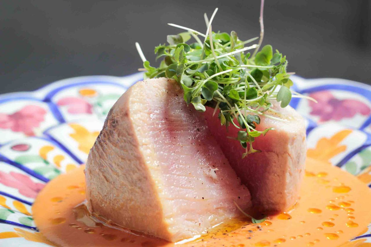 Bonito con salmorejo.