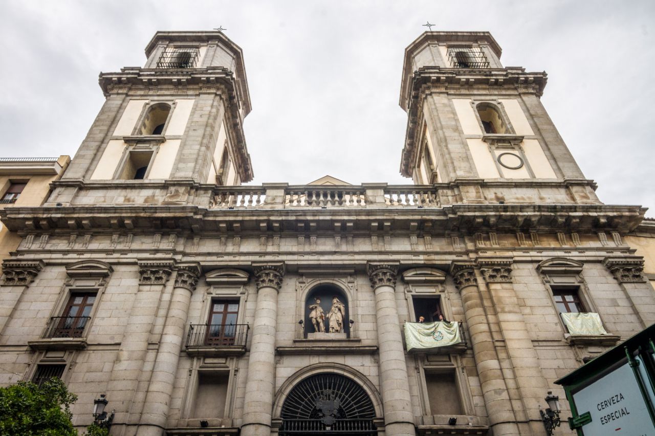 El colegio Imperial de la compañía de Jesús de 1558 y que actualmente es el I.E.S San Isidro y la Colegiata de San Isidro.