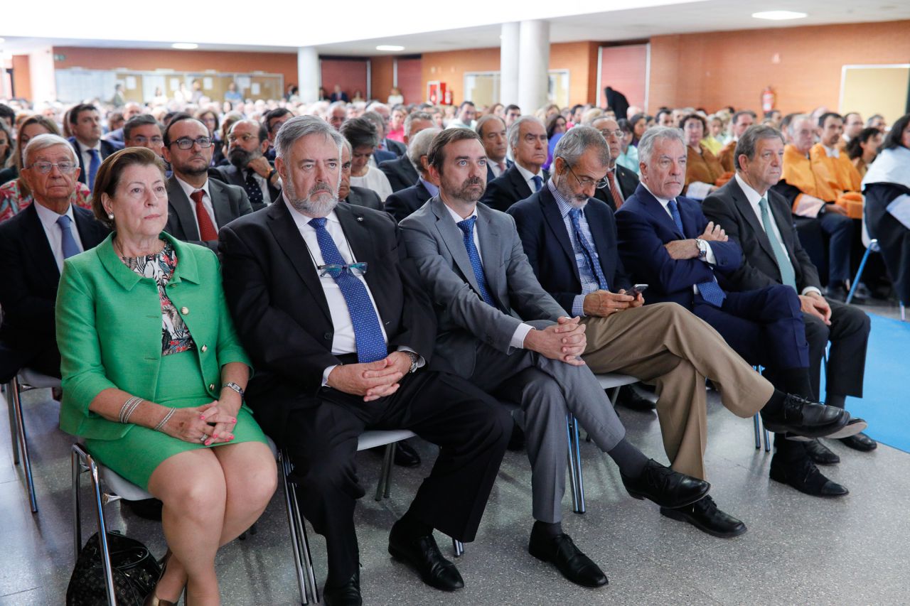 Autoridades asistentes al acto.