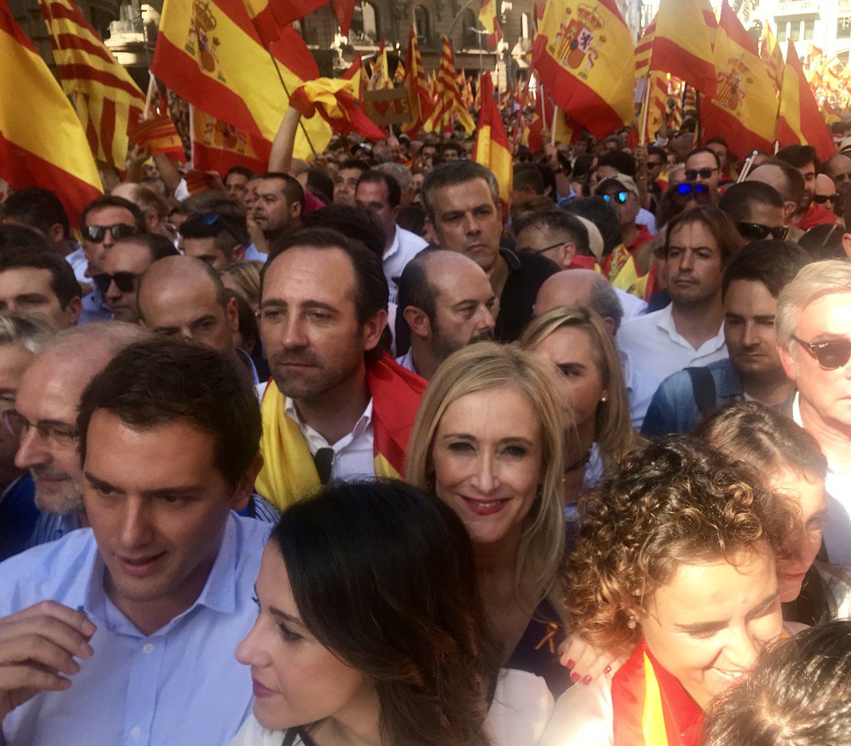 Cristina Cifuentes, presidenta del la Comunidad de Madrid, en la manifestación contra la independencia