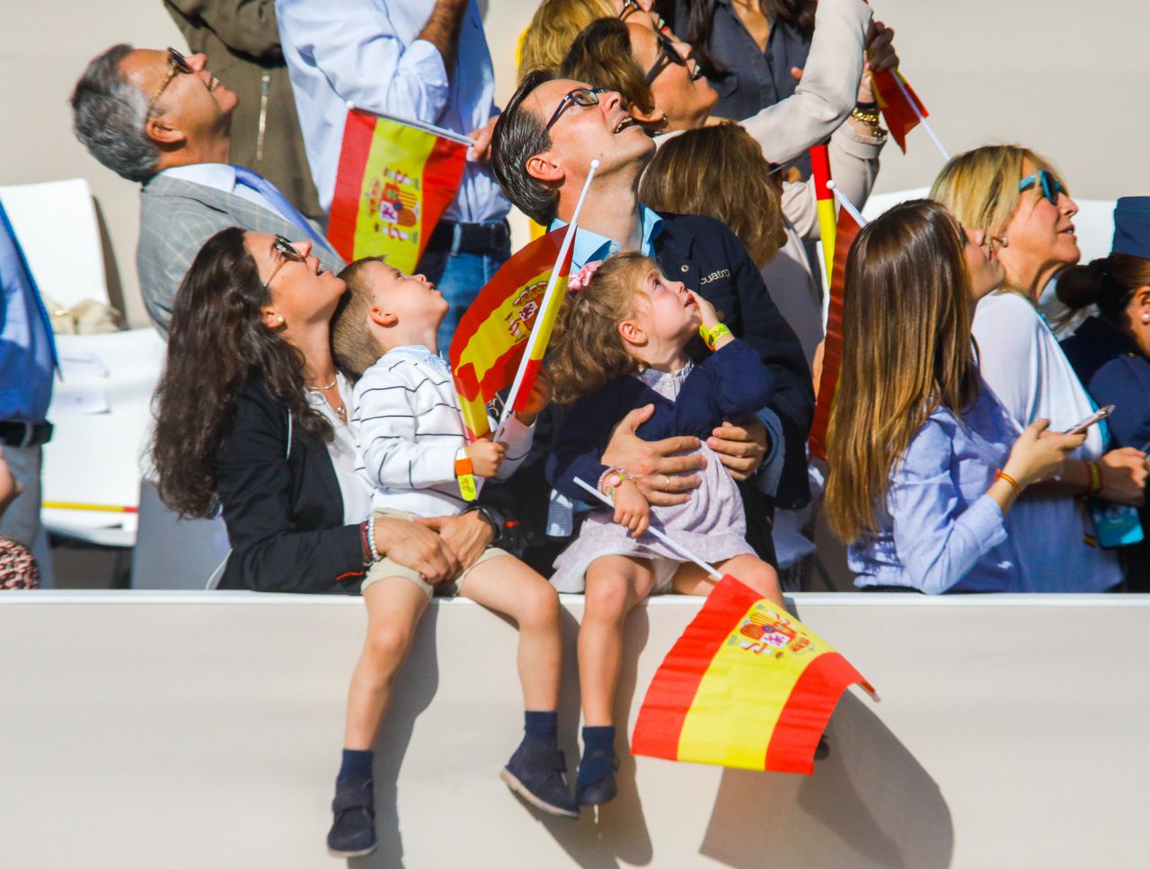 El diputado de la Asamblea de Madrid, Alfonso Serrano (PP), junto a su familia.