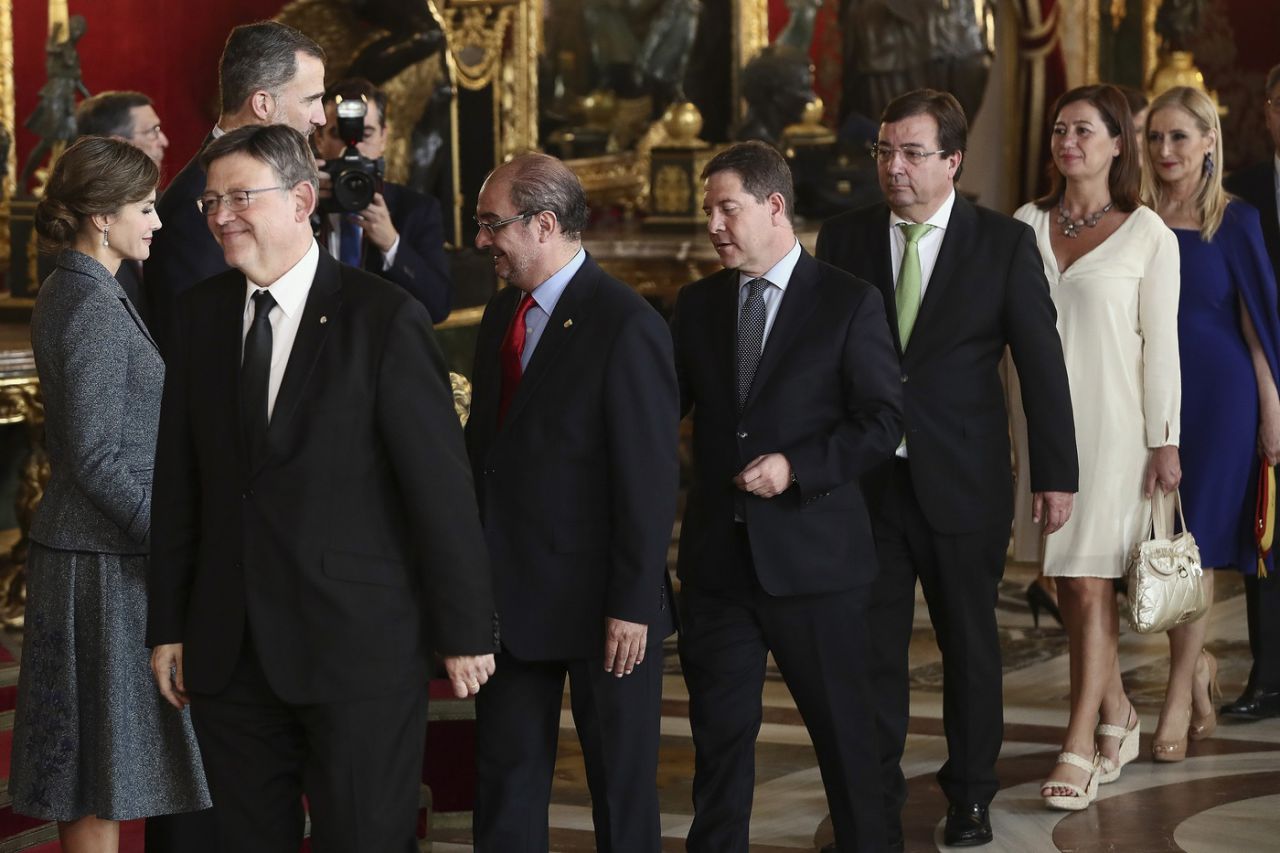 SS. MM. Los Reyes ha ofrecido una recepción en el Palacio Real.