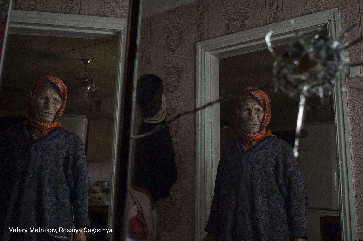 Raisa Shipulya, una de las últimas residentes de la devastada aldea de Zhelobok, se encuentra en su casa en septiembre de 2015.