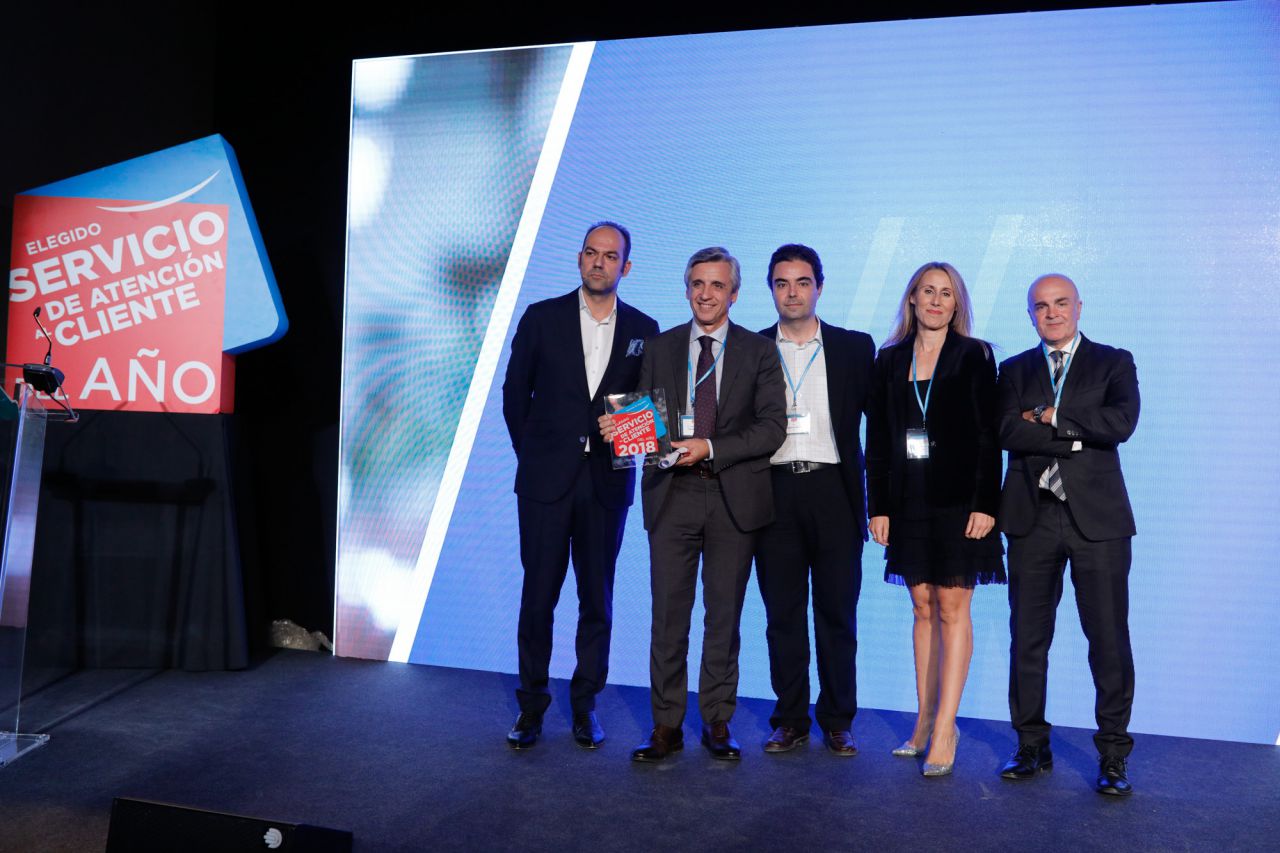 Elegido Servicio de Atención al Cliente del Año 2018 en la categoría de Sistemas de Seguridad: TYCO INTEGRATED SECURITY. Recogen el premio Manuel Delgado y Alejandro Gutiérrez, Director General y Director de Experiencia de Cliente de Tyco Integrated Security.