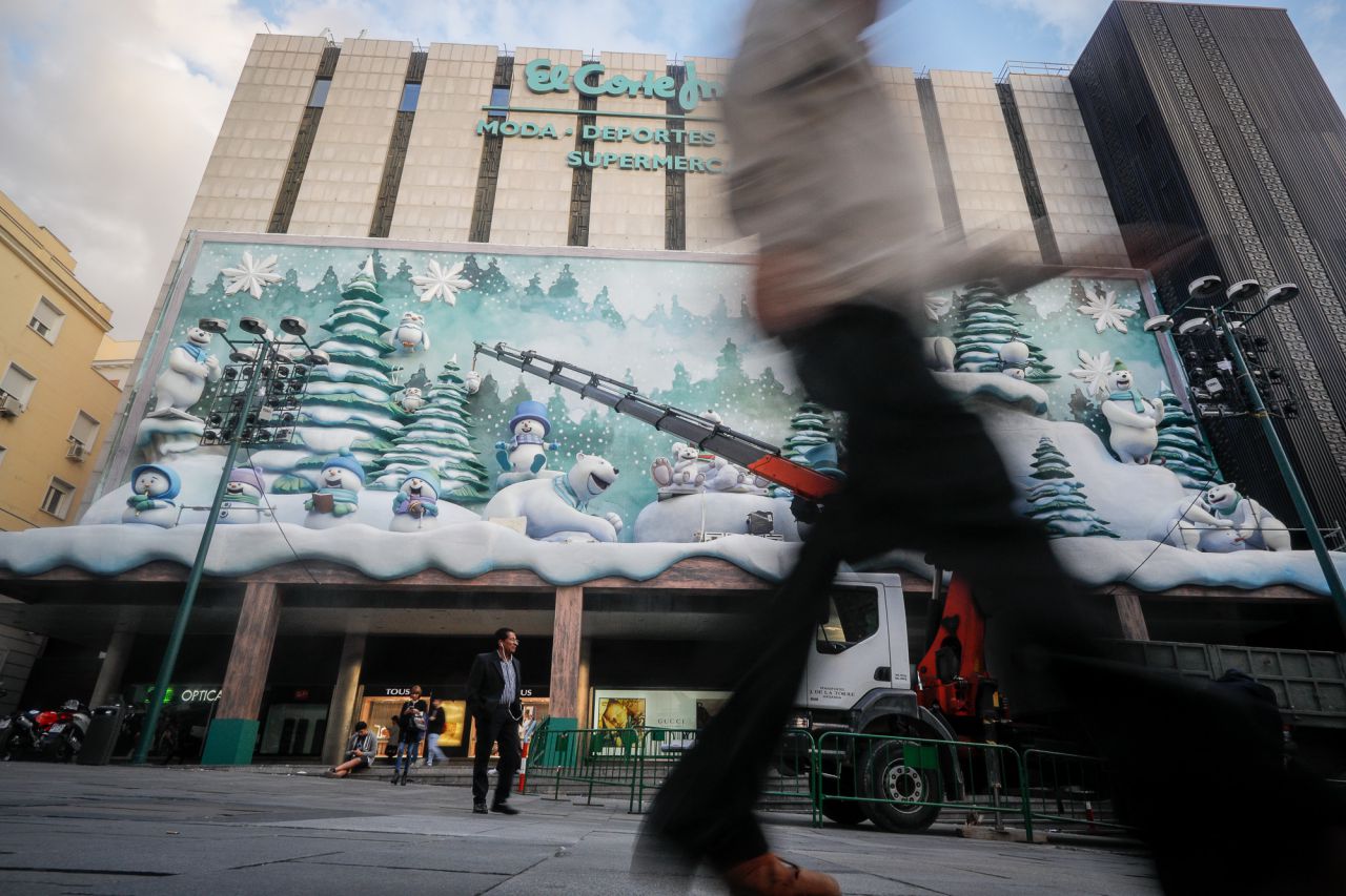 El Corte Ingles está instalando el Cortilandia en la plaza de Celenque.