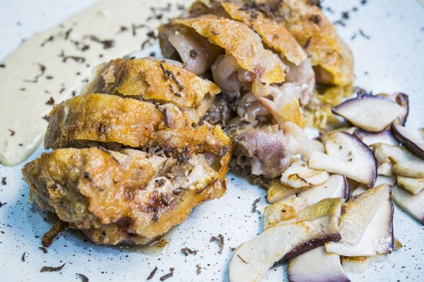 Manitas de cerdo rellenas de boletus y foie