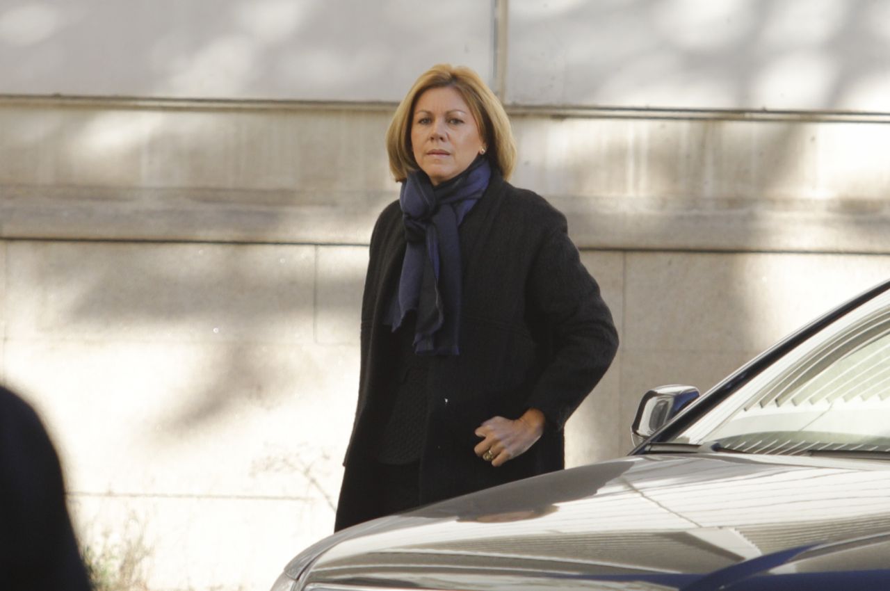 La ministra de Defensa, María Dolores de Cospedal, acude a la capilla ardiente de José Manuel Maza.