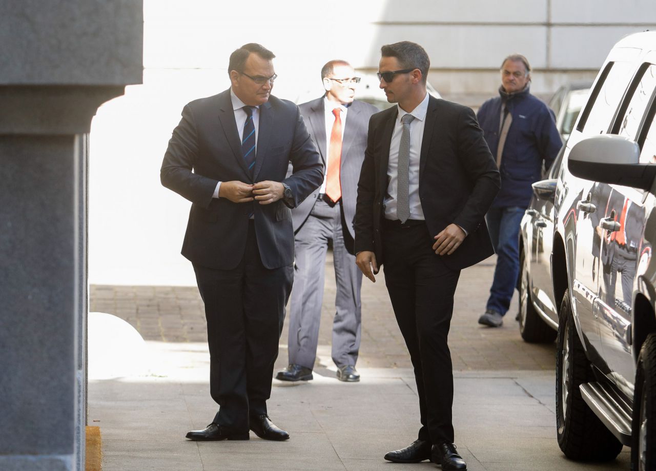 El embajador de EE.UU. en España, Duke Buchan, a su llegada a la capilla.