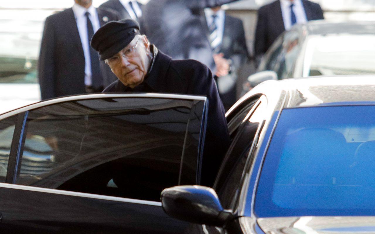 José Manuel Romay Beccaría, presidente del Consejo de Estado, cuando abandona la capilla ardiente de José Manuel Maza.