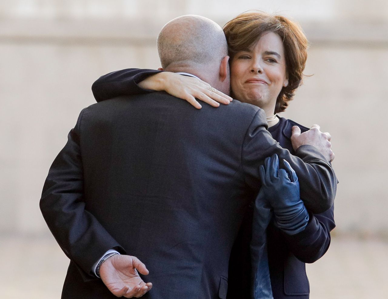 La vicepresidenta del gobierno, Soraya Sáenz de Santamaría, a su llegada a la capilla ardiente de José Manuel Maza.