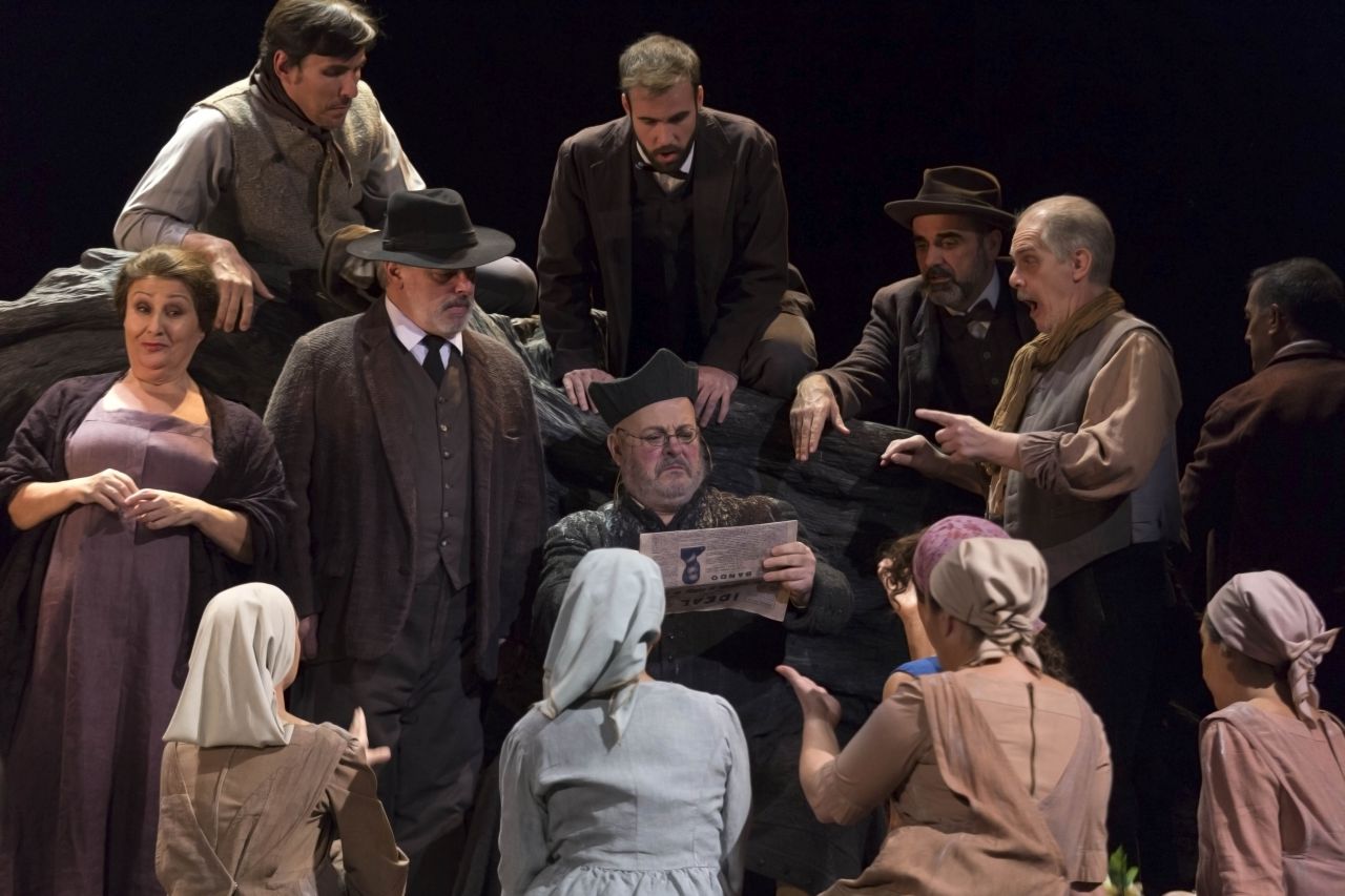 Miguel Sola como el padre Antonio en 'El gato montés'