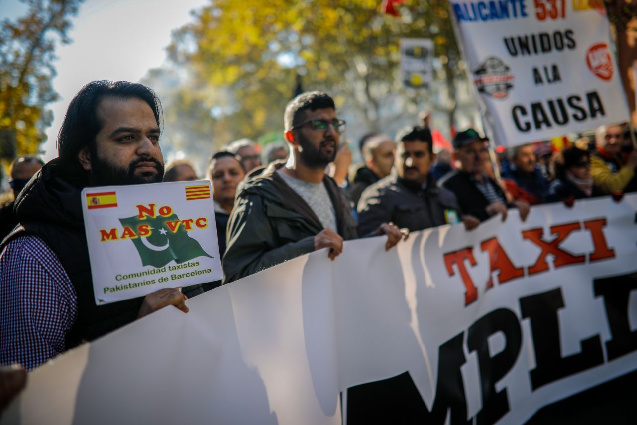 Colectivos de toda España y de inmigrantes del taxi se han reunido en la manifestación de Madrid
