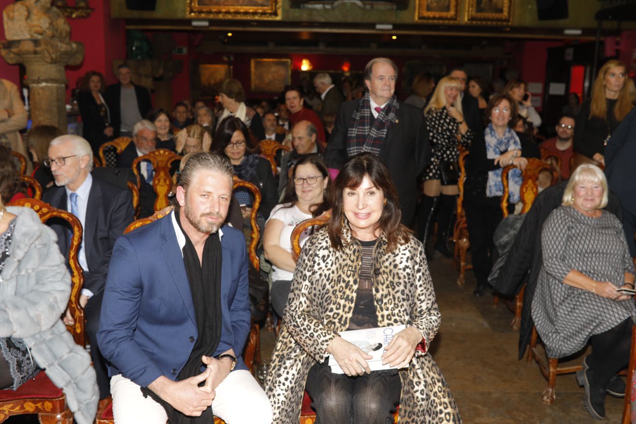 Carmen Martínez-Bordiú junto a su pareja.