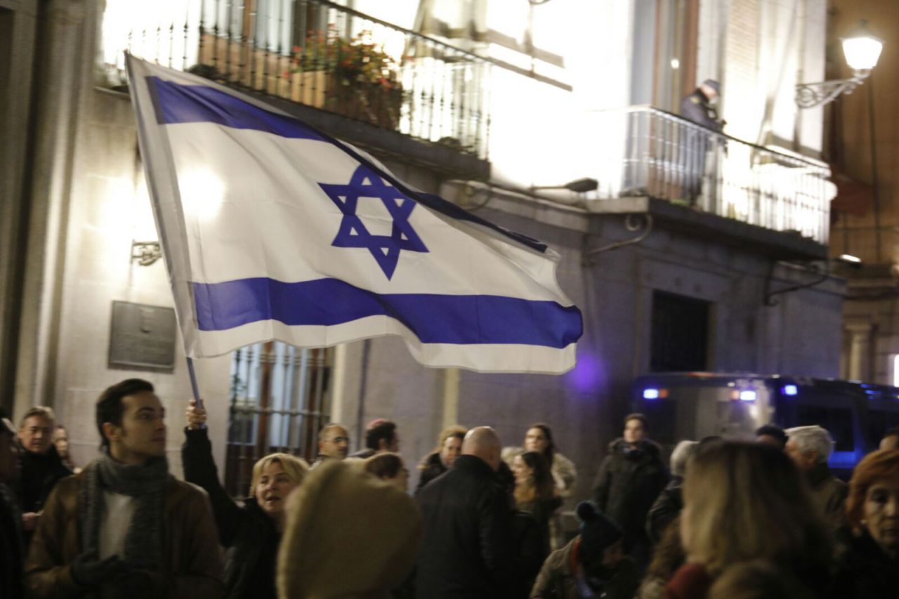 La fiesta de las Luces, Janucá, en la Plaza de la Villa.