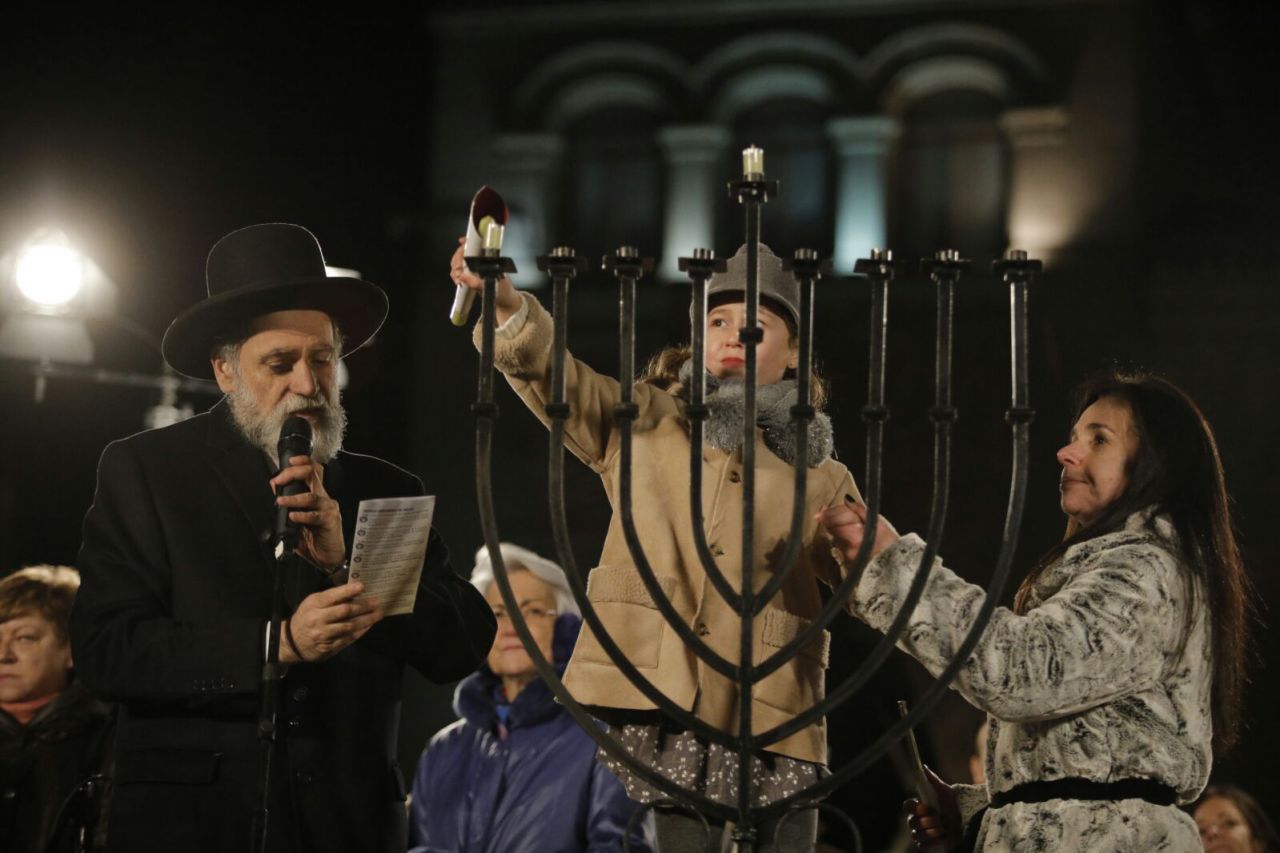 La fiesta de las Luces, Janucá, en la Plaza de la Villa.