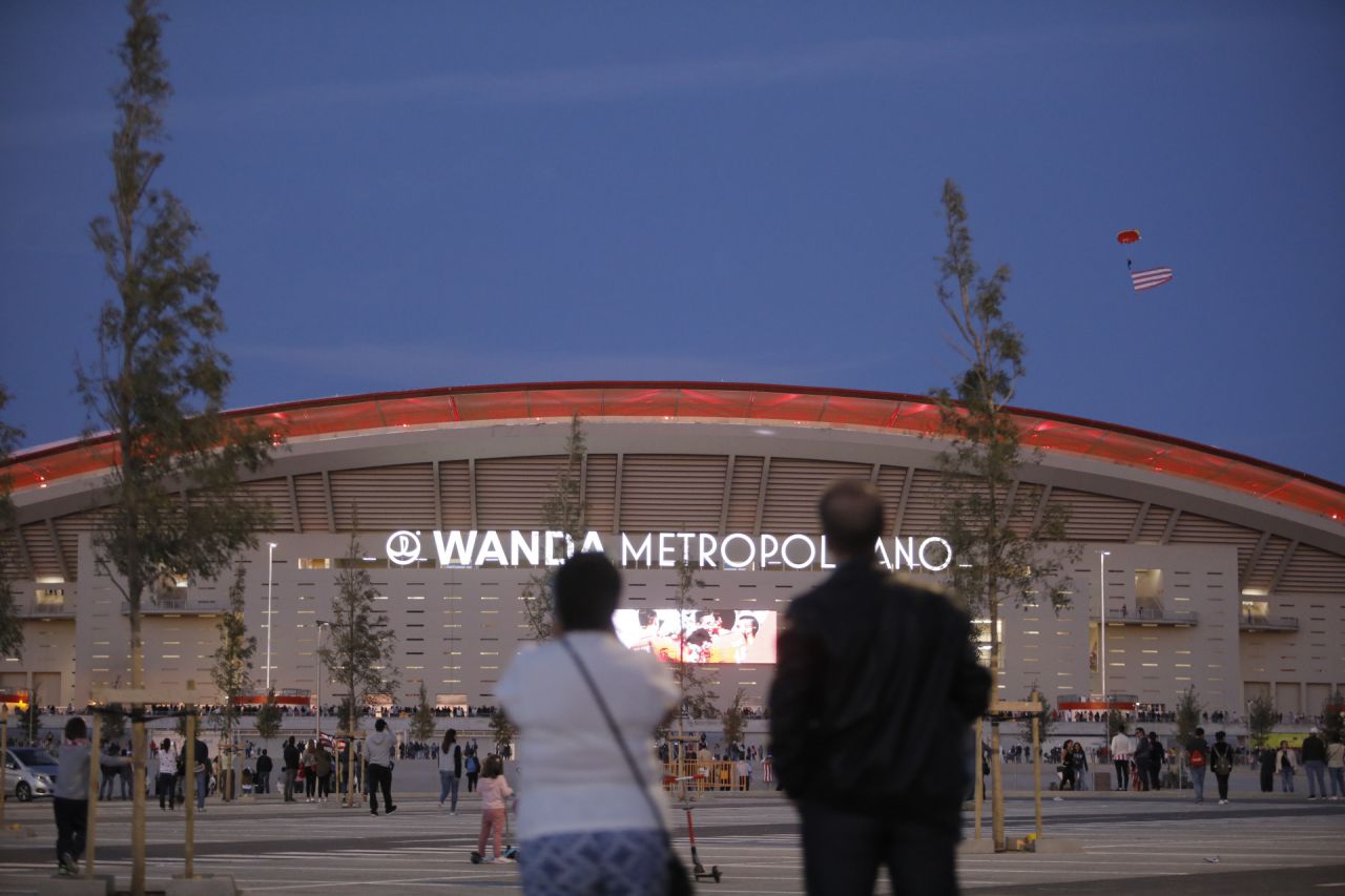 La inauguración del Wanda Metropolitano, nueva casa del Atlético de Madrid, supuso todo un  acontecimiento para los colchoneros y para la ciudad en general. Muchos aficionados llegaron al estadio con varias  horas de antelación para evitar colapsos en los accesos, que  no fueron completados a tiempo.

El año 2017 también será recordado por el desbloqueo del proyecto que transformará la zona norte de la capital, Madrid Nuevo Norte, tras 23 años encallado. Fomento y la sociedad Distrito Castellana Norte presentaron esta nueva ‘city’ en la que se invertirán  6.000 millones y se construirán 11.000 viviendas. El primer trimestre de 2018, será definitivo para el proyecto.

Además, esta no ha sido la única intervención activada, pues las <a href=