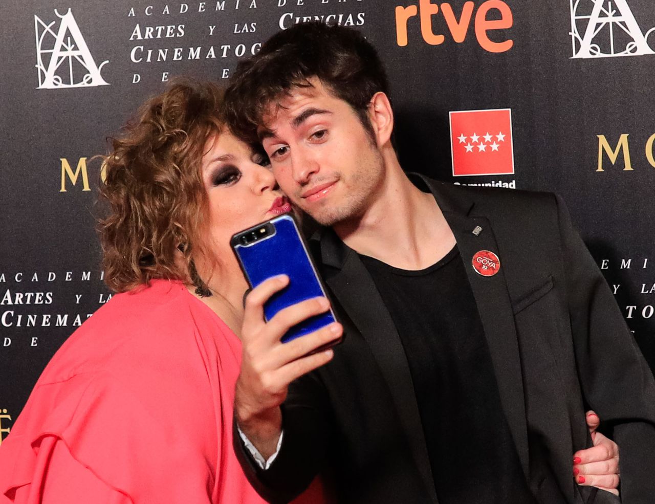 Itziar Castro junto a su compañero de reparto en la película Pieles, Eloi Costa.