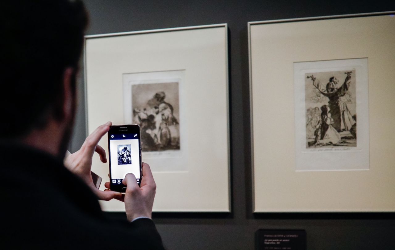 La muestra, comisariada por Amparo Martínez y José Ignacio Calvo, pone de manifiesto el enorme potencial creador de los dos aragoneses y analiza el espíritu crítico y curioso que les pemitió explporar posibilidades del arte para cuestionr la realidad de sus propios contextos históricos.