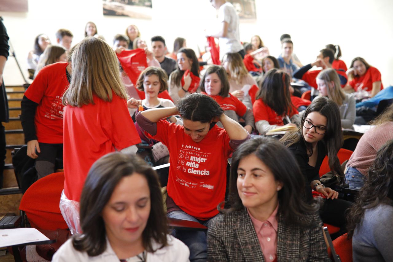 El acto, ha estado presentado por el director general de Investigación e Innovación de la Comunidad de Madrid, Alejandro Arranz, y por la directora general de la Mujer, María Dolores Moreno.