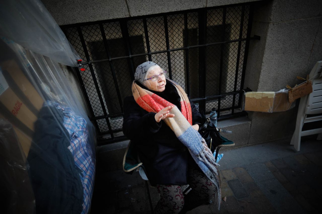 Manuela Sevilla, más conocida como Manoli, tiene 80años y lleva viniendo desde que tenía 37.