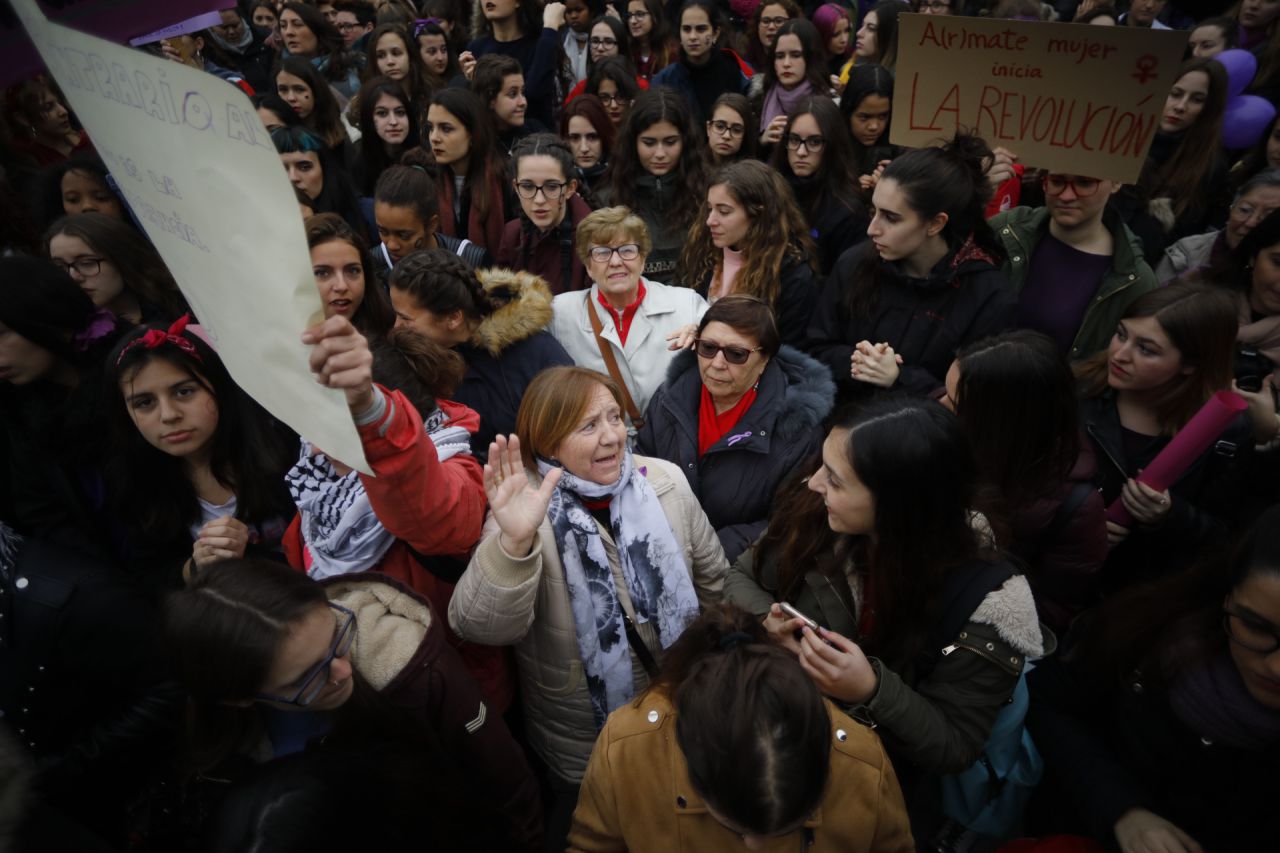 Concentración de mujeres estudiantes en la Puerta del Sol.