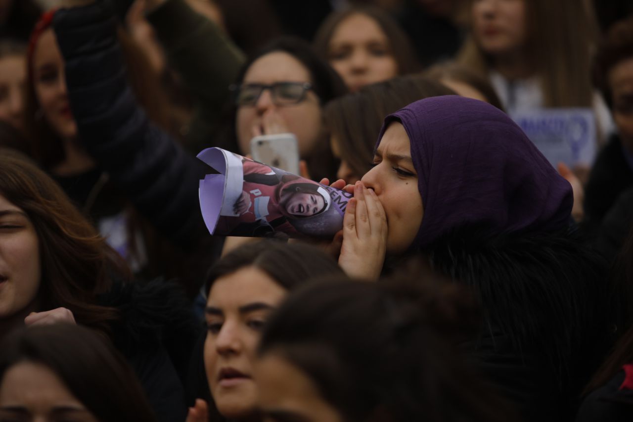 Concentración de mujeres estudiantes en la Puerta del Sol.