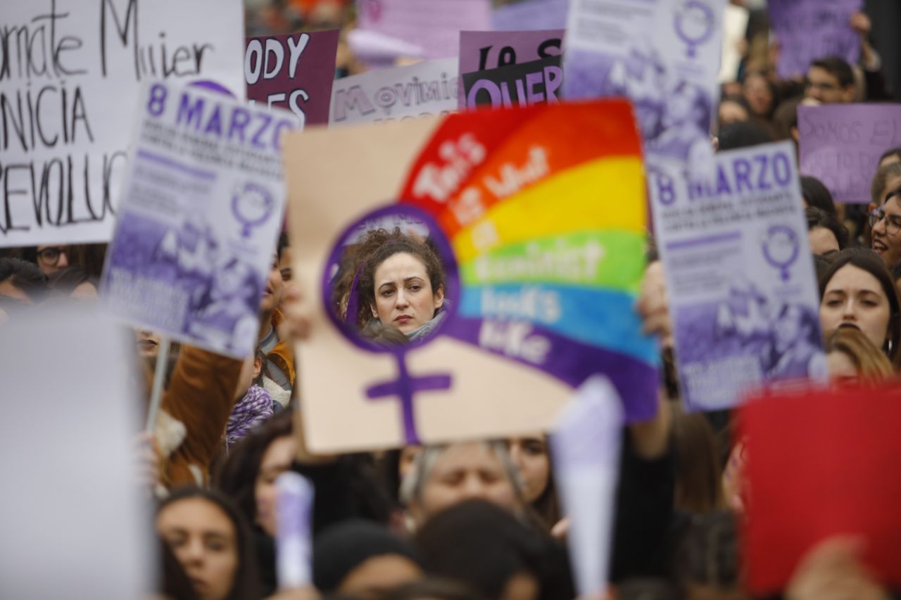 Concentración de mujeres estudiantes en la Puerta del Sol.