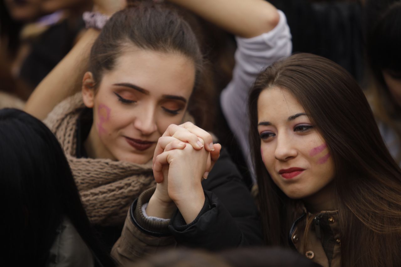 Concentración de mujeres estudiantes en la Puerta del Sol.