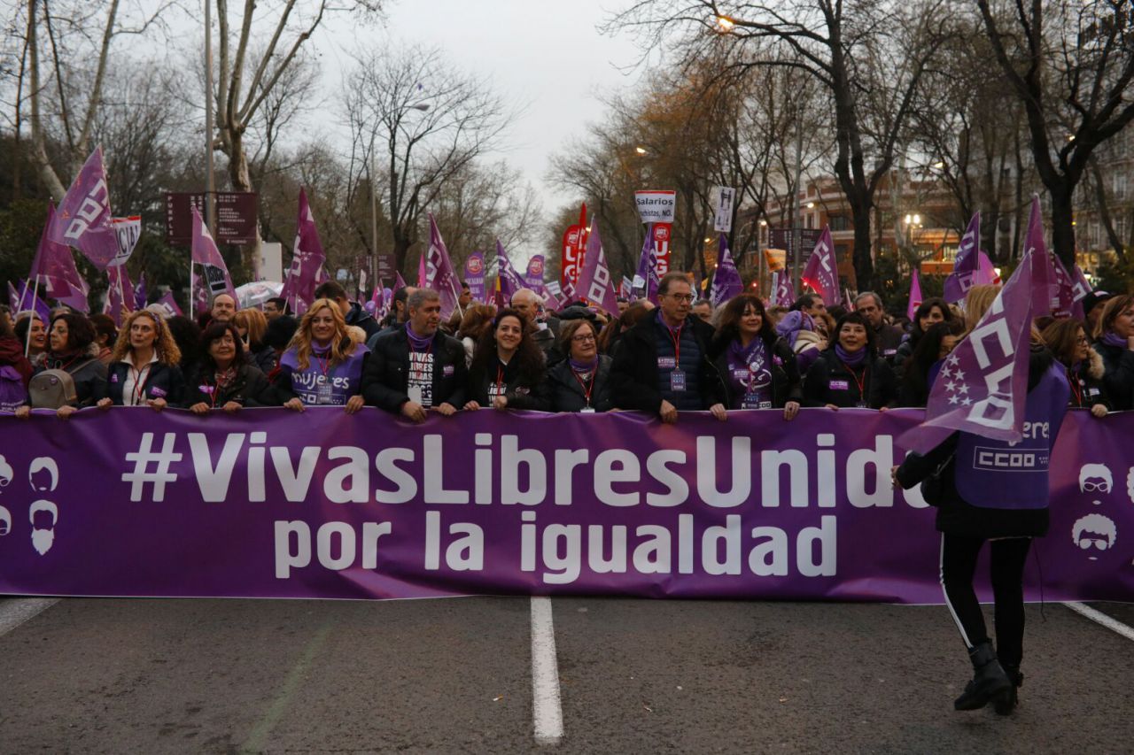 Pancarta de los sindicatos CCOO y UGT en la manifestación por el Día de la Mujer.