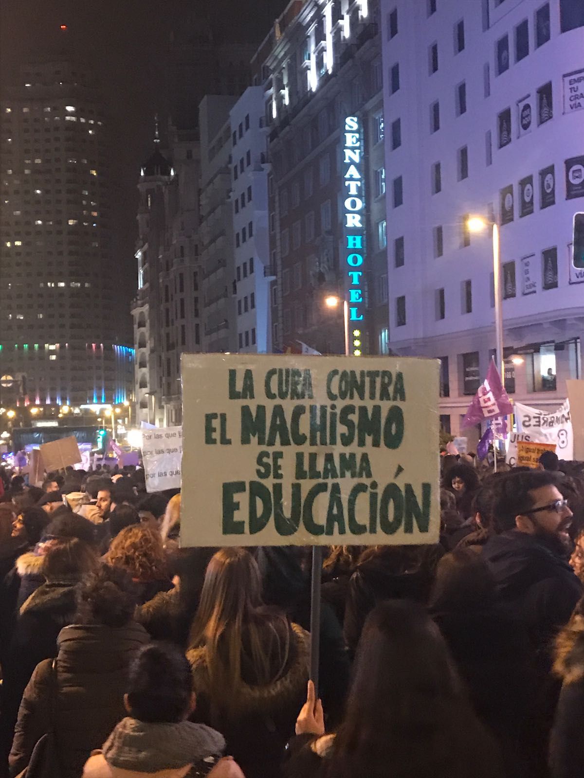 Manifestación histórica en la Gran Vía en busca de la igualdad real.