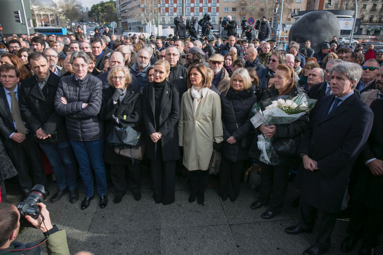 Ofrenda florar en la estación de Atocha como homenaje a las víctimas del 11M