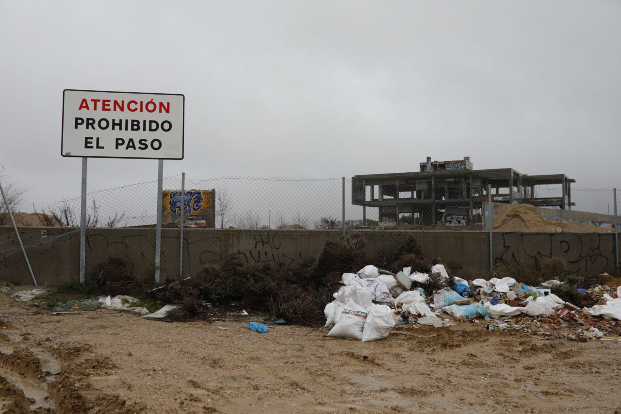 Vertedero ilegal entre el Ensanche Sur de Alcorcón y Leganés. 