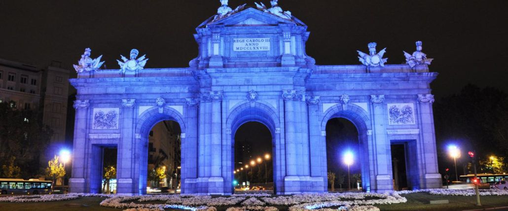 La Puerta de Alcalá en el Día del Autismo de 2017