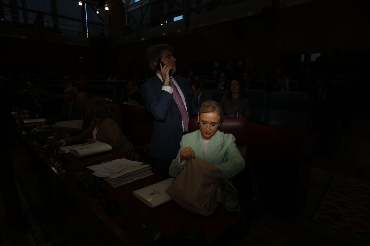 La presidenta de la Comunidad de Madrid, Cristina Cifuentes, en un momento del pleno ordinario de la ASamblea de ;adrid tras conocerse el caso del master en la URJC.