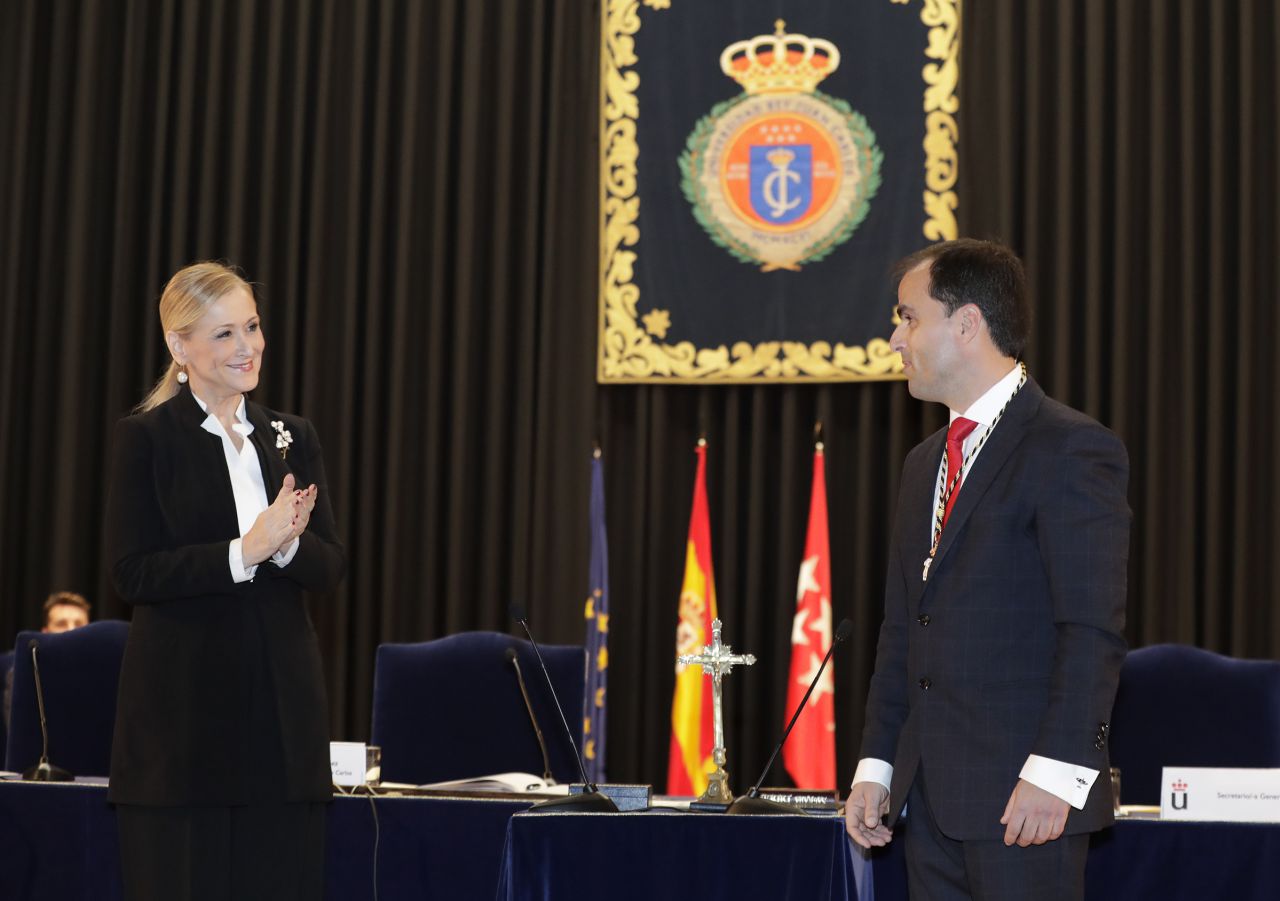 Cifuentes, en la toma de posesión del nuevo rector de la universidad Rey Juan Carlos, Javier Ramos. 