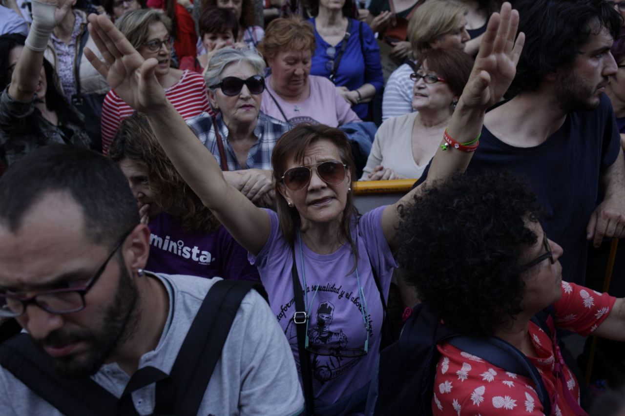 Cientos de personas se manifiestan en Madrid para mostrar su rechazo a la condena impuesta a los miembros de La Manada.