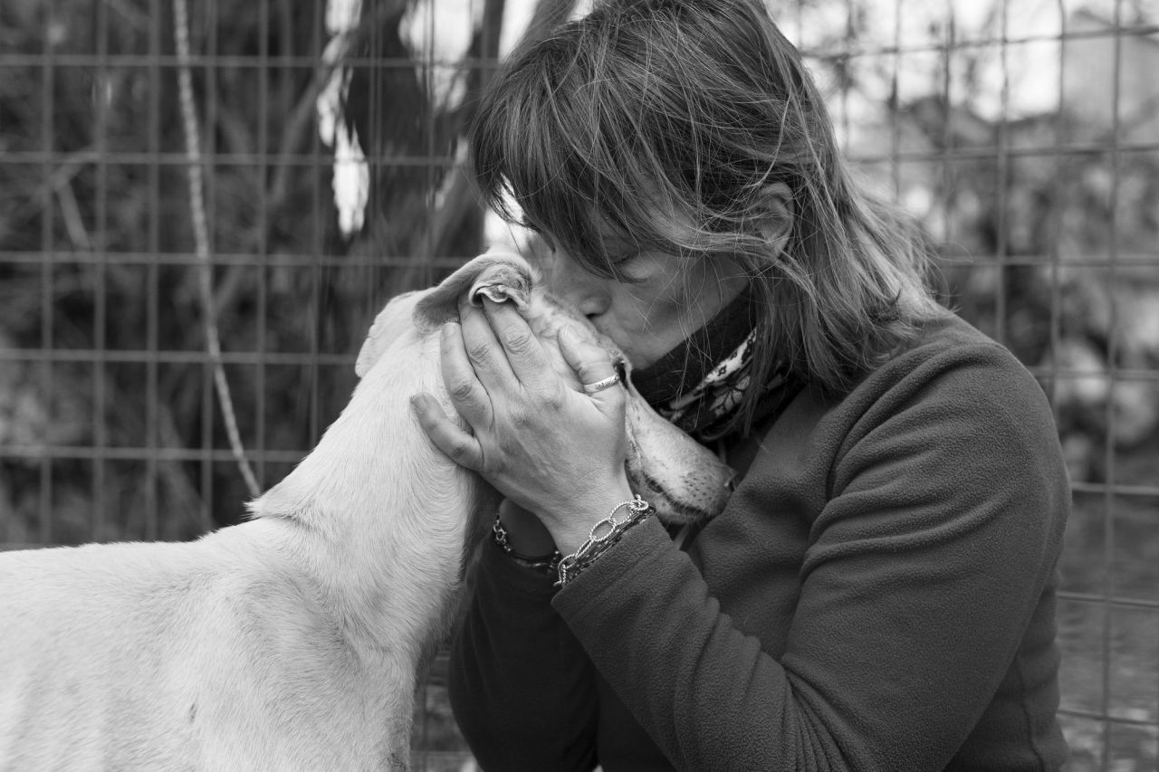 Susana, el alma de ERA. El Amor por los animales es lo que la mueve y hace que no dude en acudir allí donde una vida esté en peligro.
