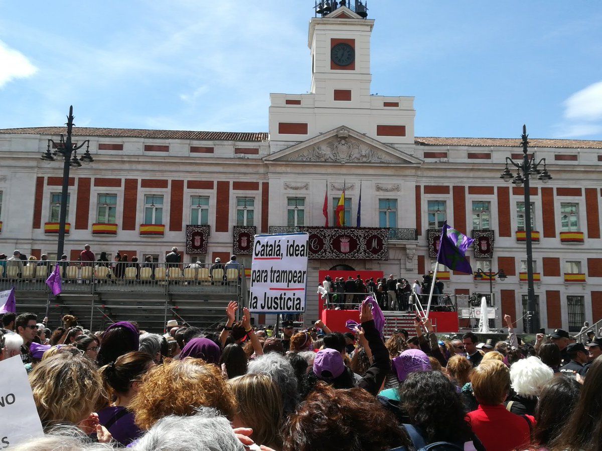 Manifestación feminista en los actos del 2 de mayo