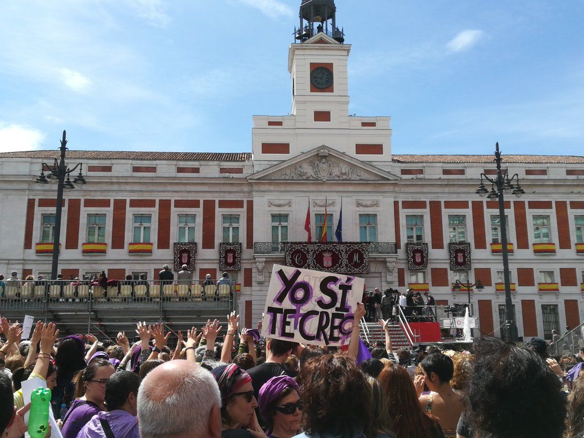 Manifestación feminista en los actos del 2 de mayo