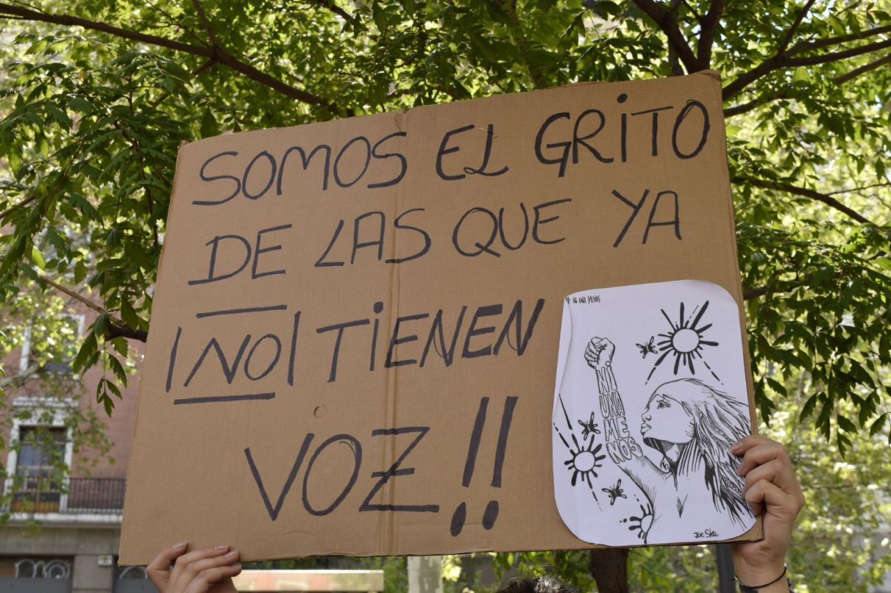 Protesta del colectivo feminista en la celebración del Dos de Mayo en la plaza de Sol.