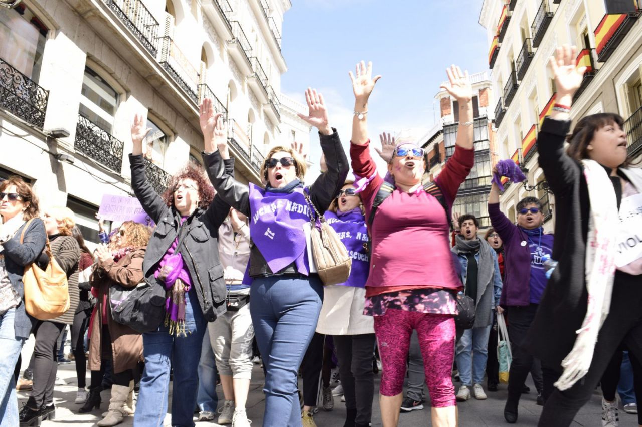 Protesta del colectivo feminista en la celebración del Dos de Mayo en la plaza de Sol.