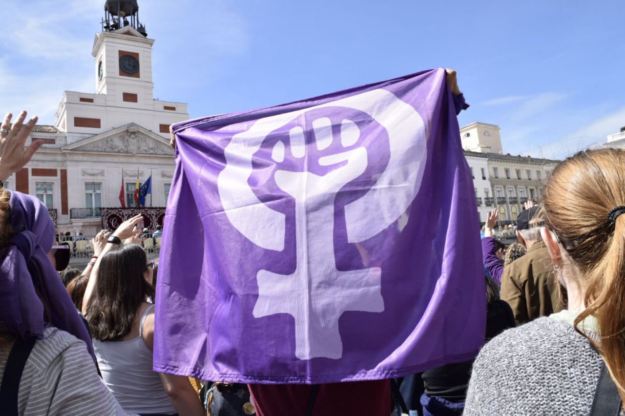 Protesta del colectivo feminista en la celebración del Dos de Mayo en la plaza de Sol.
