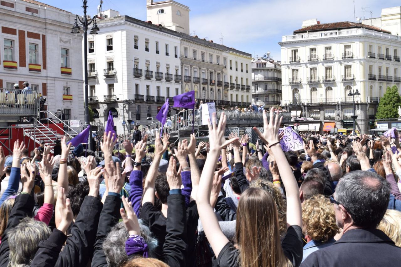 Protesta del colectivo feminista en la celebración del Dos de Mayo en la plaza de Sol.