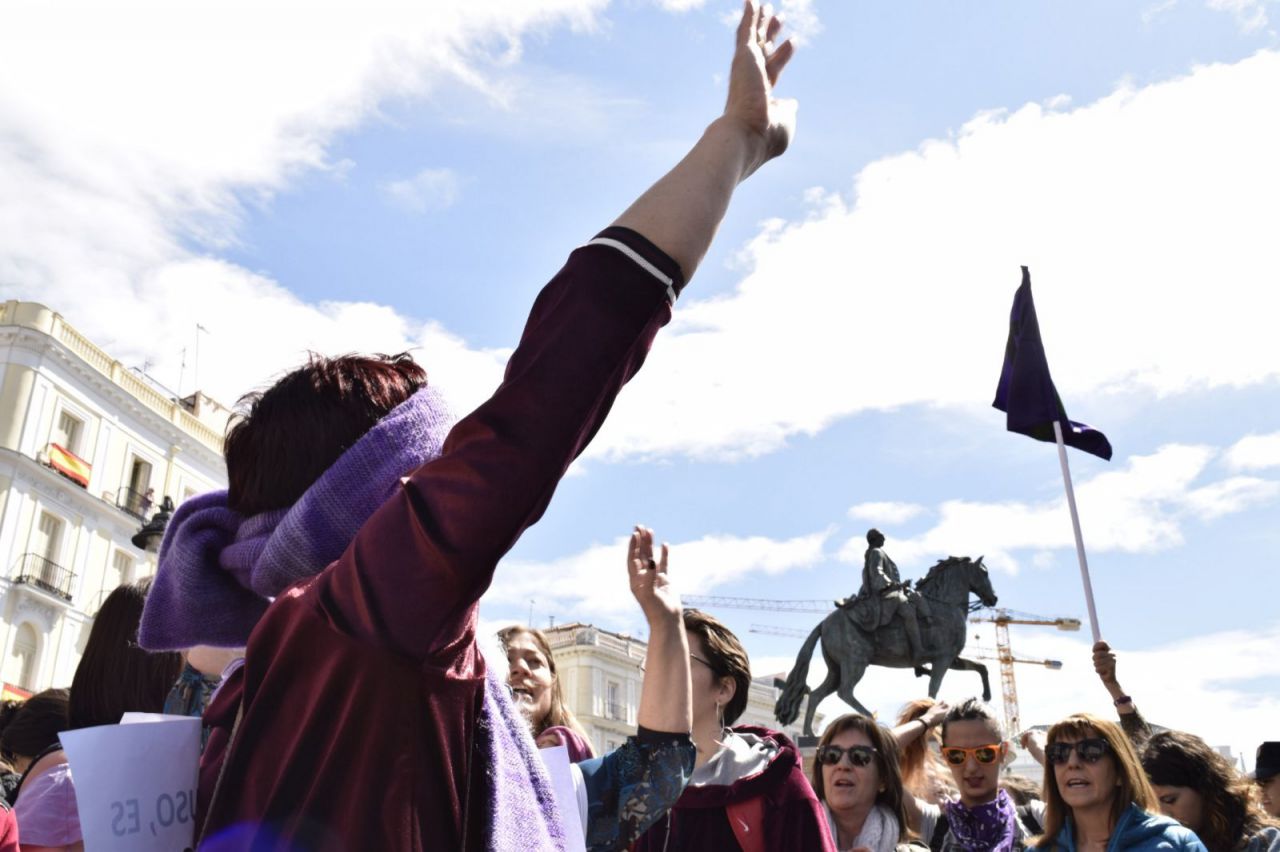 Protesta del colectivo feminista en la celebración del Dos de Mayo en la plaza de Sol.