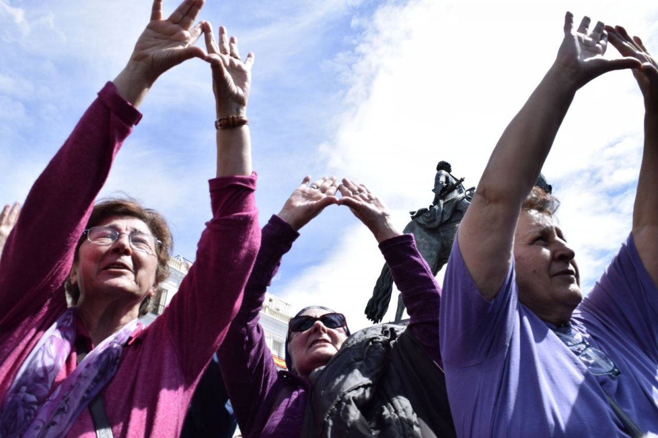 Protesta del colectivo feminista en la celebración del Dos de Mayo en la plaza de Sol.